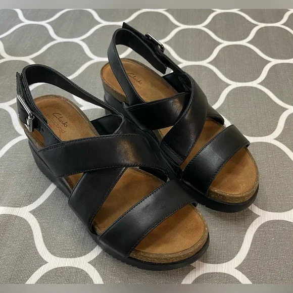Clarks | Shoes | Clarks Libby Cross Womens Wedge Platform  display picture 1